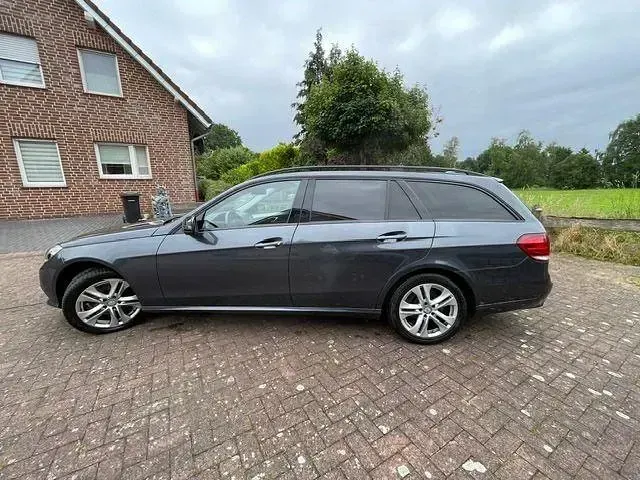 Gebraucht Mercedes E220 Edition 170 PS (125 kW) 2016 Grau Kombi