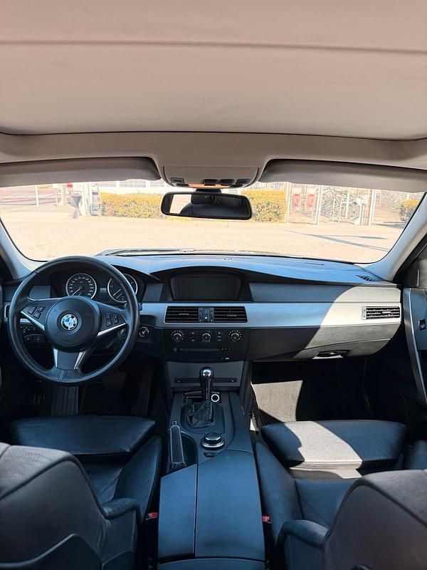 Gebraucht BMW 525 177 PS (130 kW) 2007 Grau Kombi