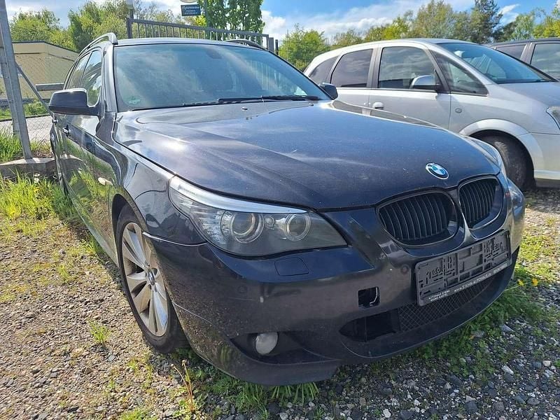Gebraucht BMW 520 Sport Line 177 PS (130 kW) 2010 Carbonschwarz metallic Kombi