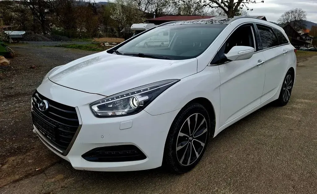 Gebraucht Hyundai i40 141 PS (103 kW) 2018 Weiß Kombi