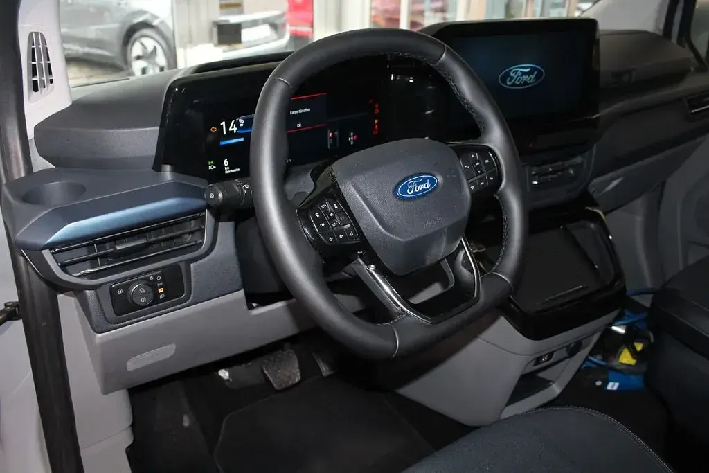 Gebraucht Ford Tourneo Active 232 PS (170 kW) 2026 Grau Van / Kleinbus