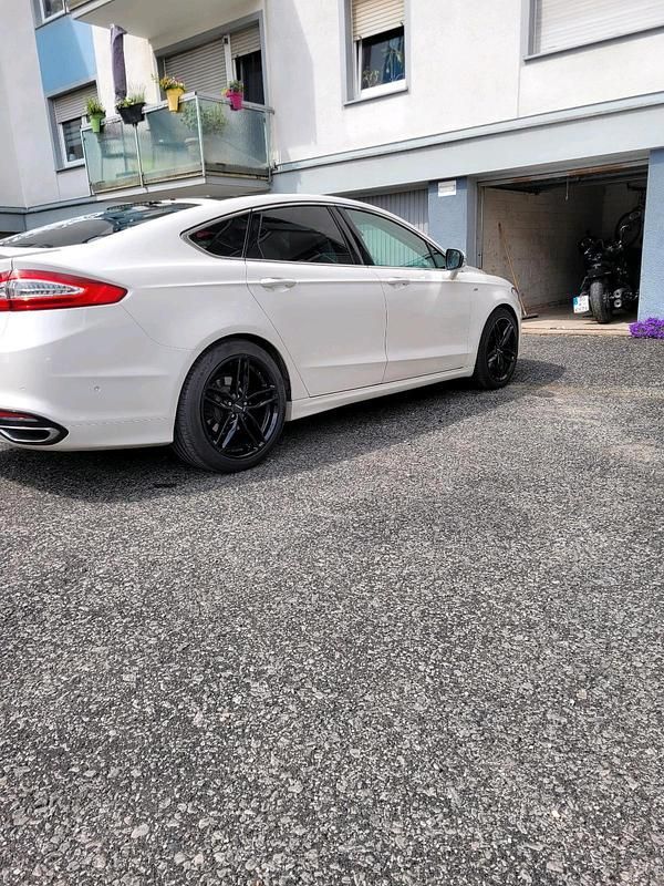 Gebraucht Ford Mondeo 180 PS (132 kW) 2015 Weiß Limousine