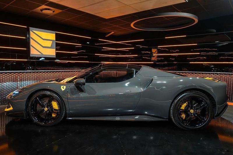 Gebraucht Ferrari 296 829 PS (609 kW) 2024 Grau Cabrio