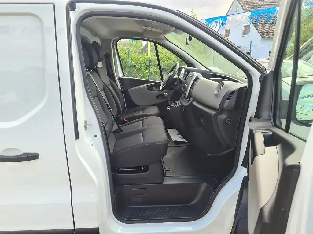 Gebraucht Renault Trafic Komfort 121 PS (88 kW) 2019 Weiß Van / Kleinbus