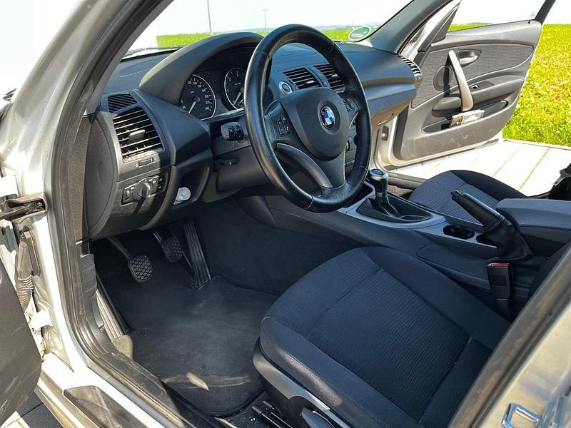 Second-hand BMW 118 143 CP (105 kW) 2008 Argintiu Hatchback