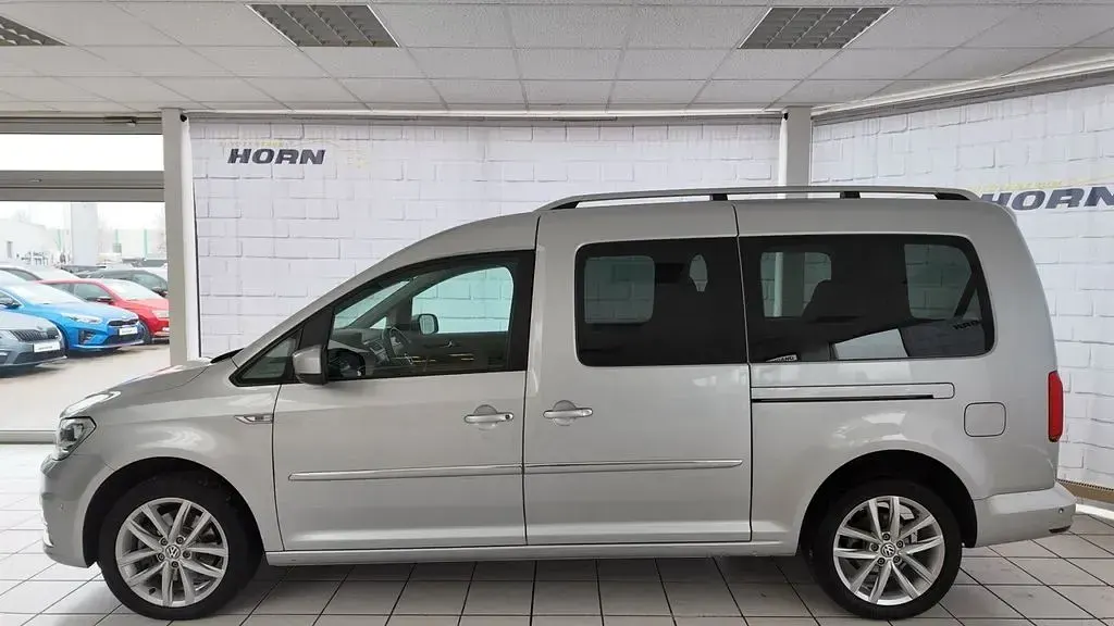 Używany VW Caddy Maxi Highline 102 KM (75 kW) 2015 Srebrny Minivan