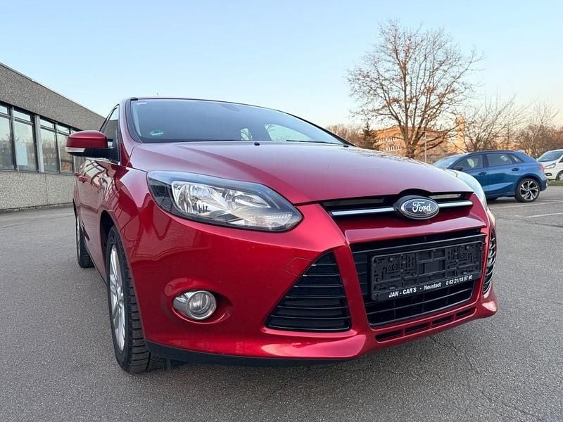 Gebraucht Ford Focus Titanium 182 PS (133 kW) 2013 Rot Limousine