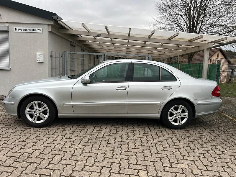 Gebraucht Mercedes E220 150 PS (110 kW) 2006 Silber Limousine