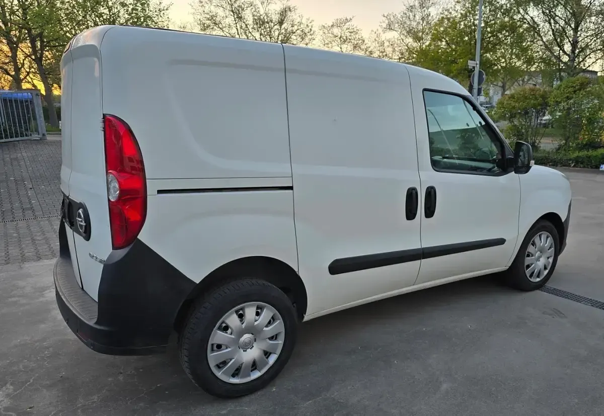 Gebraucht Opel Combo 90 PS (66 kW) 2015 Weiß Van / Kleinbus