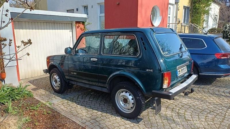 Gebraucht Lada niva 83 PS (61 kW) 2010 Grün SUV