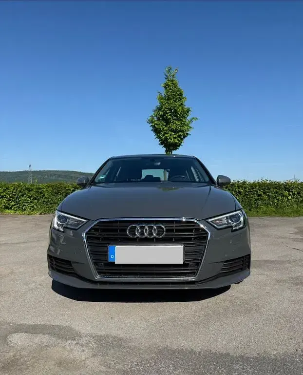 Gebraucht Audi A3 116 PS (85 kW) 2018 Grau Limousine
