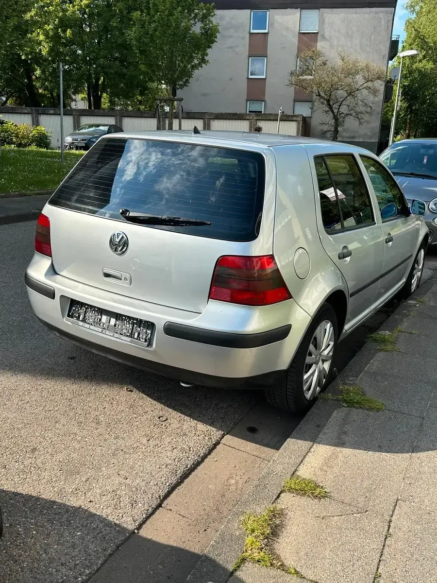 Second-hand VW Golf IV 100 CP (73 kW) 1998 Andere farben Hatchback