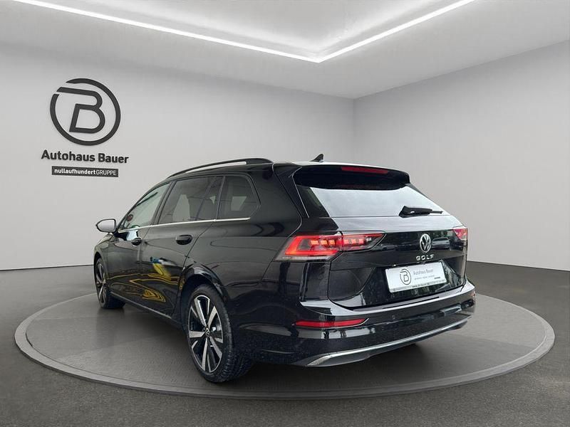 Neu VW Golf VIII Style 150 PS (110 kW) 2025 Grenadillschwarz metallic Kombi