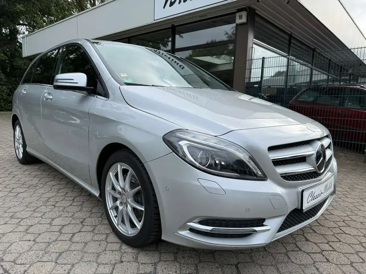 Gebraucht Mercedes B250 211 PS (155 kW) 2012 Silber Kleinwagen