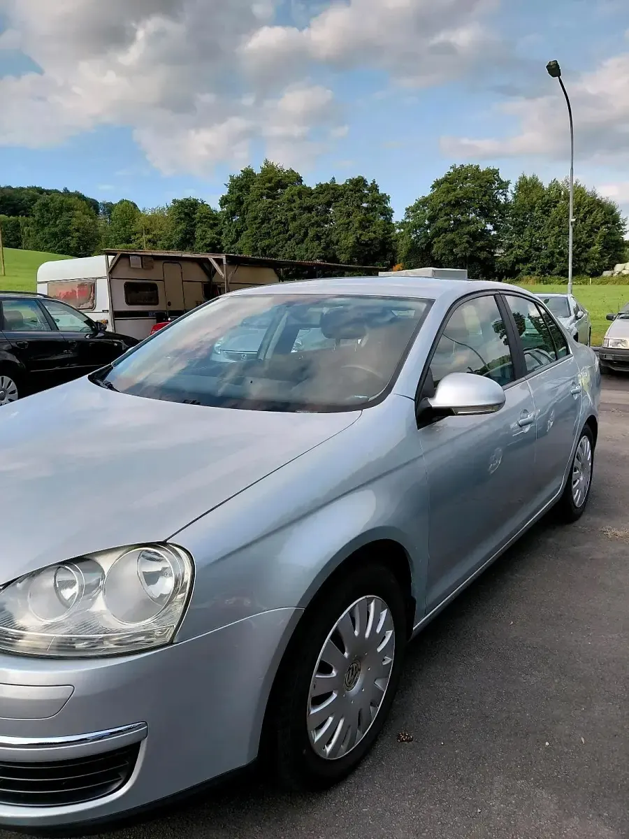 Gebraucht VW Jetta 107 PS (78 kW) 2006 Silber Limousine