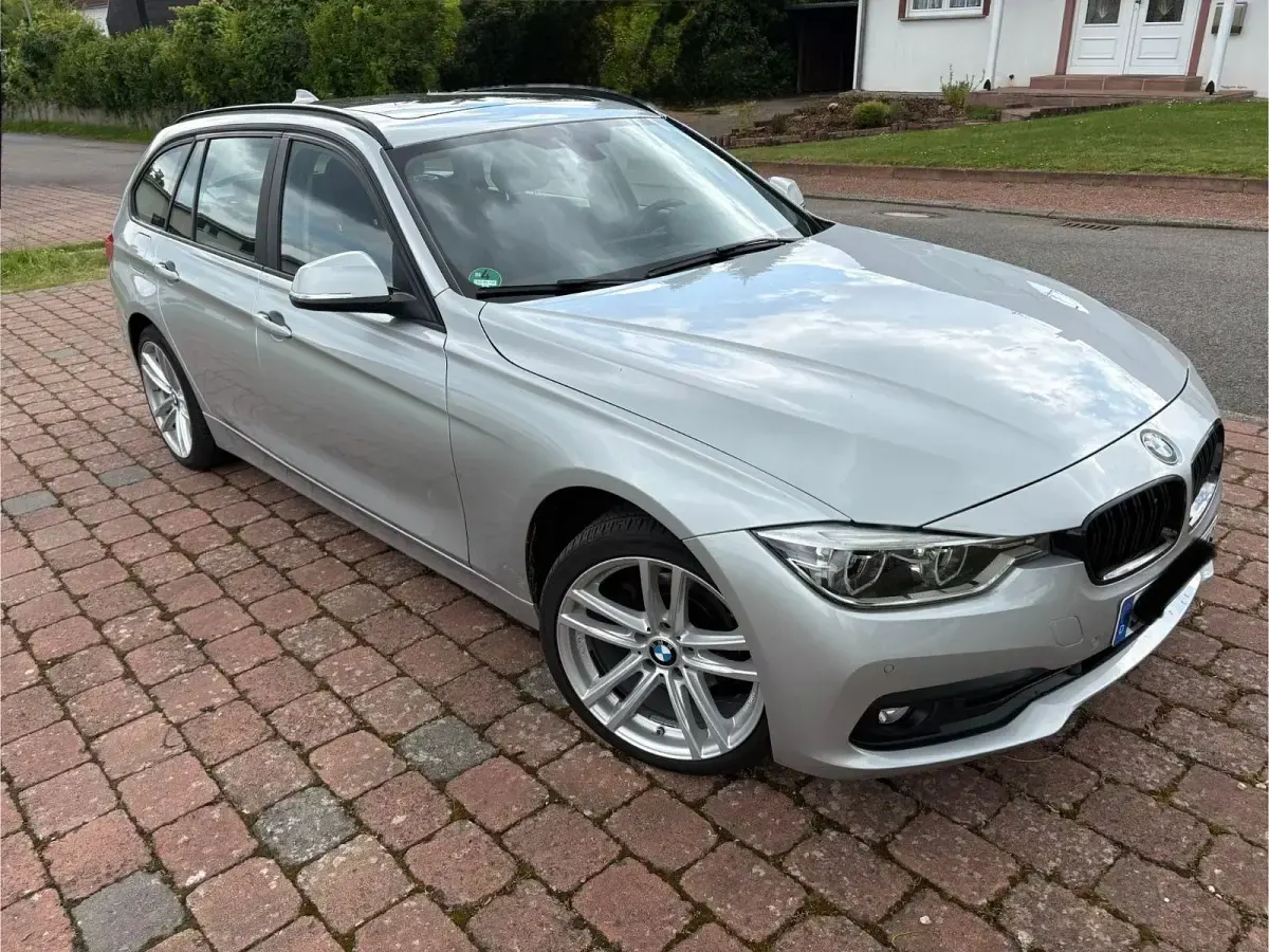 Gebraucht BMW 318 Advantage 150 PS (110 kW) 2018 Silber Kombi