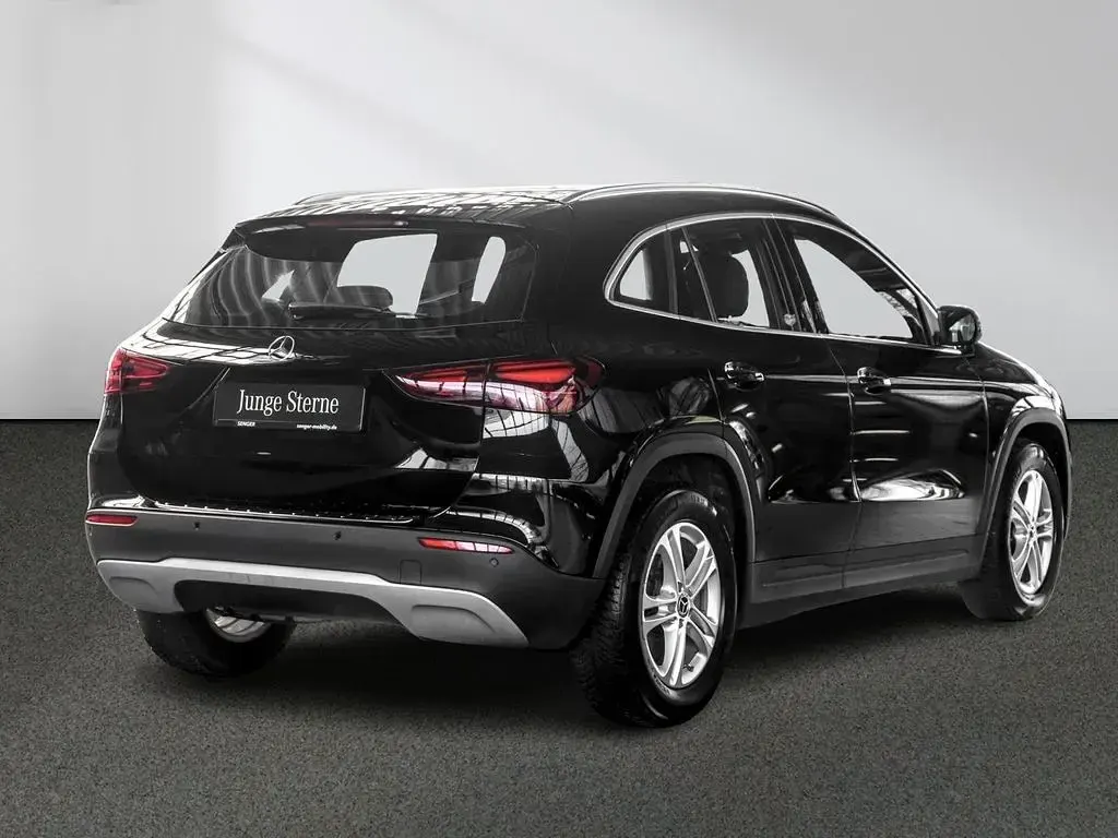 Gebraucht Mercedes GLA200 163 PS (119 kW) 2024 Schwarz SUV