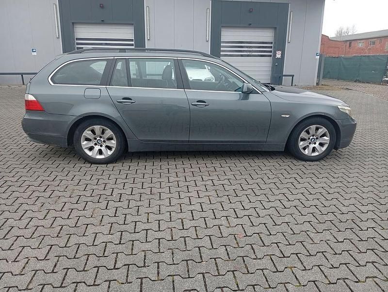 Grau Gebraucht 2006 BMW 525 Performance Kombi | 1.799 € (Guter Preis) - Bild 1/4