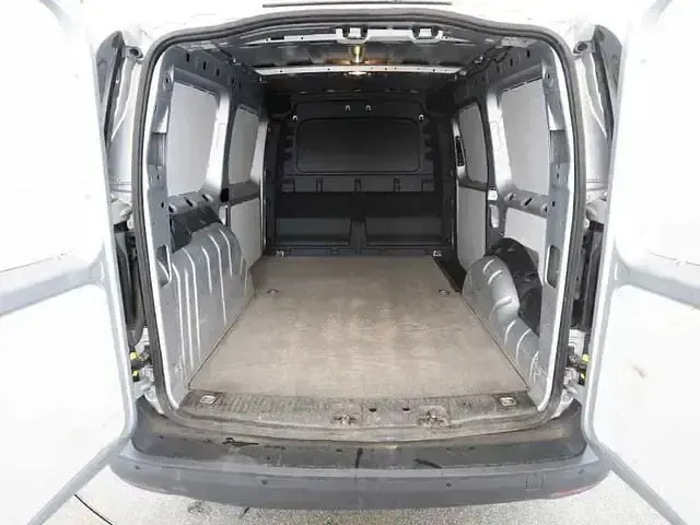 Używany VW Caddy 122 KM (89 kW) 2023 Srebrny Minivan