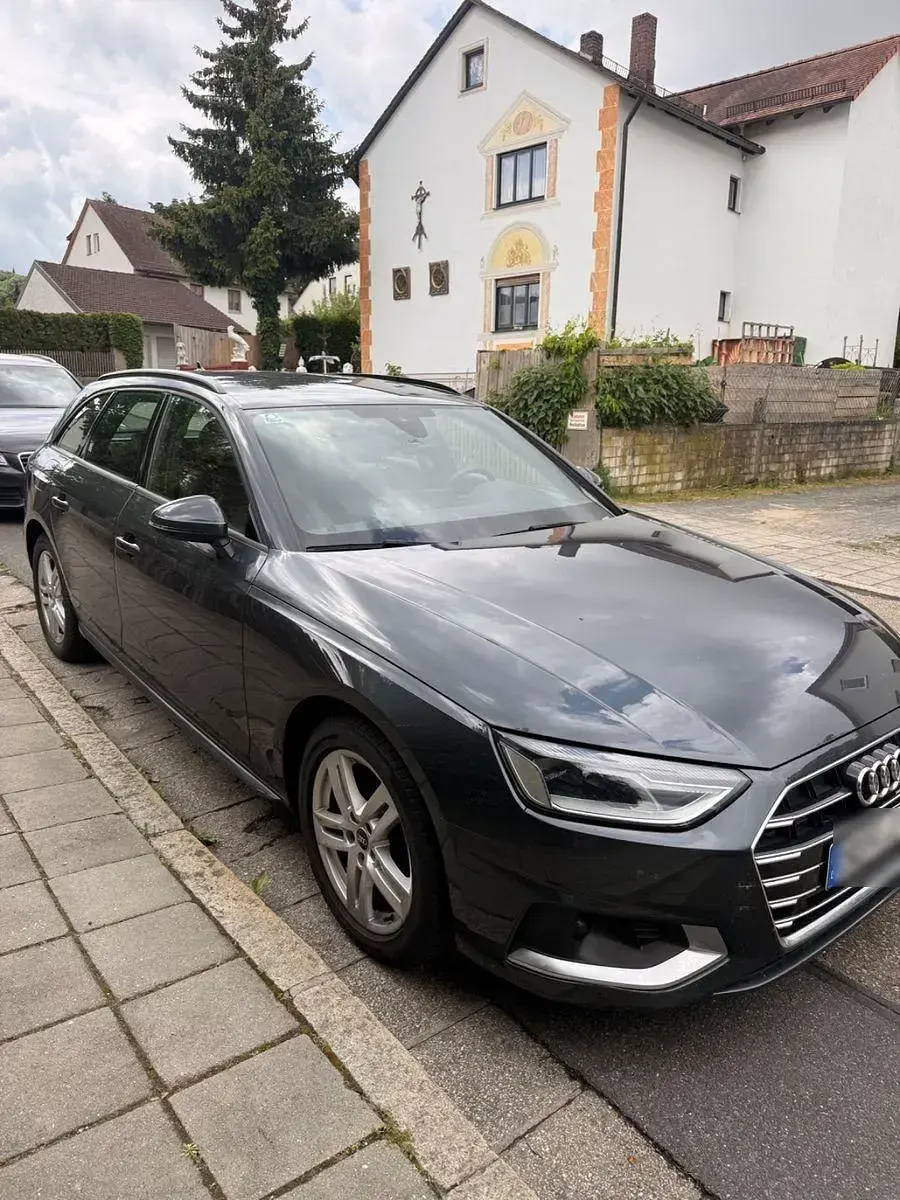 Używany Audi A4 136 KM (100 kW) 2021 Srebrny Kombi