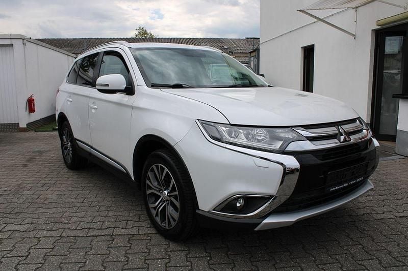 Weiss (metallic) Gebraucht 2016 Mitsubishi Outlander Top SUV | 16.999 € (Etwas zu teuer) - Bild 1/4