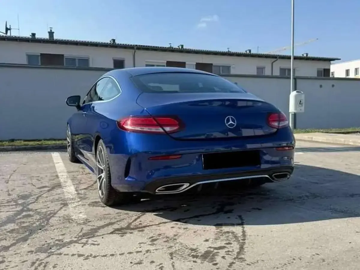 Gebraucht Mercedes C180 AMG line 156 PS (114 kW) 2019 Blau Coupé