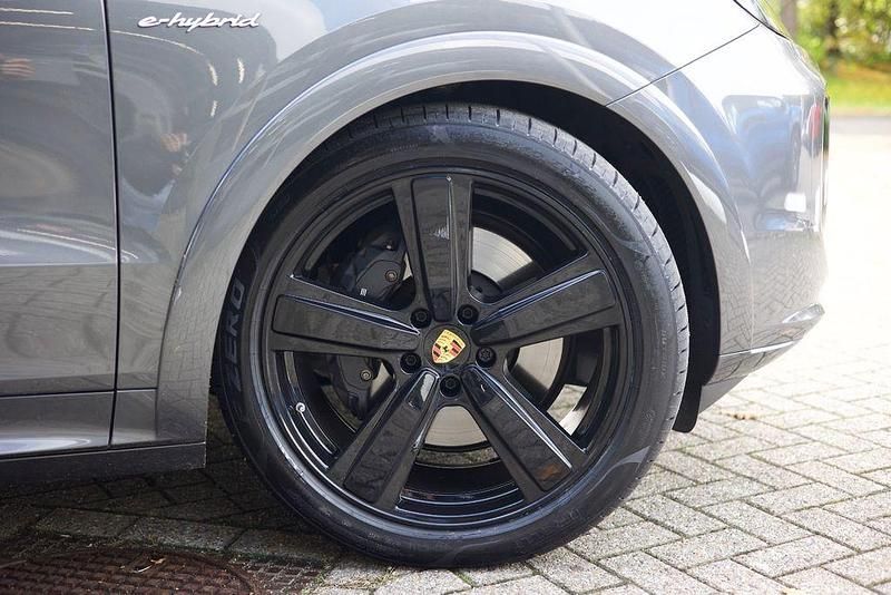 Second-hand Porsche Cayenne 470 CP (345 kW) 2024 Gri SUV