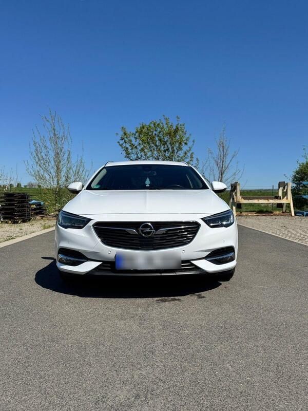 Weiß Gebraucht 2019 Opel Insignia Business Kombi | 15.900 € (Fairer Preis) - Bild 1/4