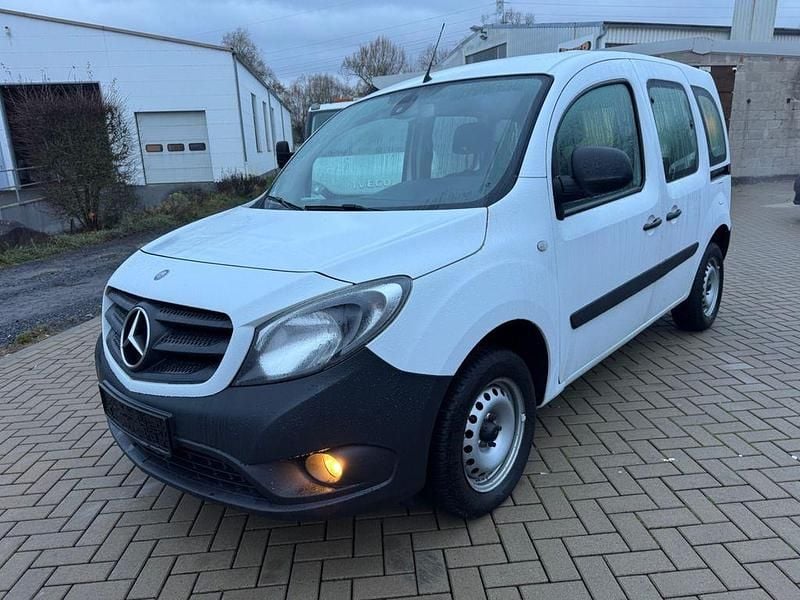 Weiß Gebraucht 2020 Mercedes Citan 109 Kombi | 7.290 € (Guter Preis) - Bild 1/4