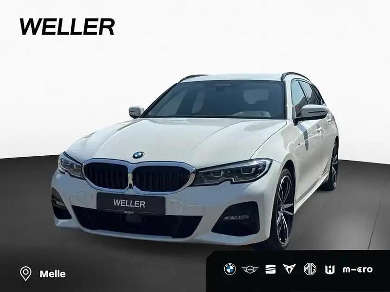 Alpinweiss iii (weiß) Gebraucht 2020 BMW 330 M Sport Kombi | 34.990 € (Guter Preis) - Bild 1/4