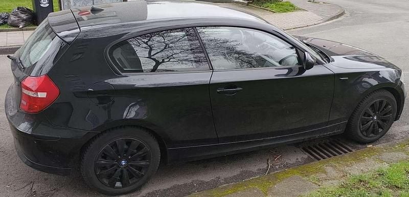 Gebraucht BMW 116 122 PS (89 kW) 2009 Schwarz Kleinwagen