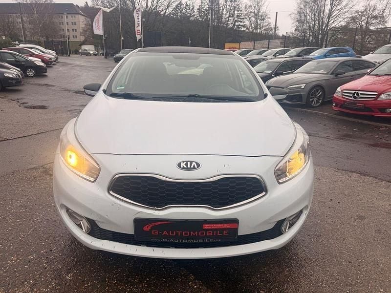 Gebraucht Kia Ceed 135 PS (99 kW) 2014 Weiß Kleinwagen