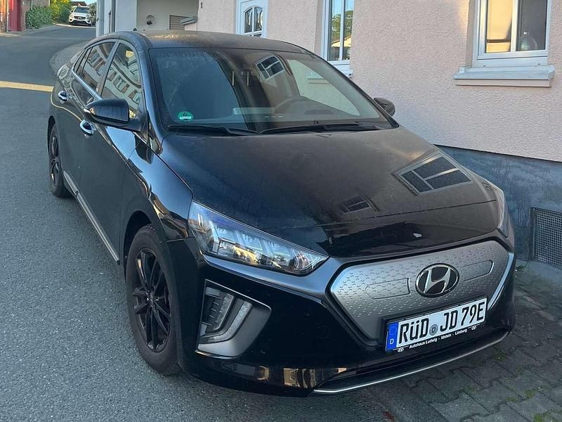 Schwarz Gebraucht 2022 Hyundai Ioniq 6 Trend Limousine | 14.900 € (Teuer) - Bild 1/2