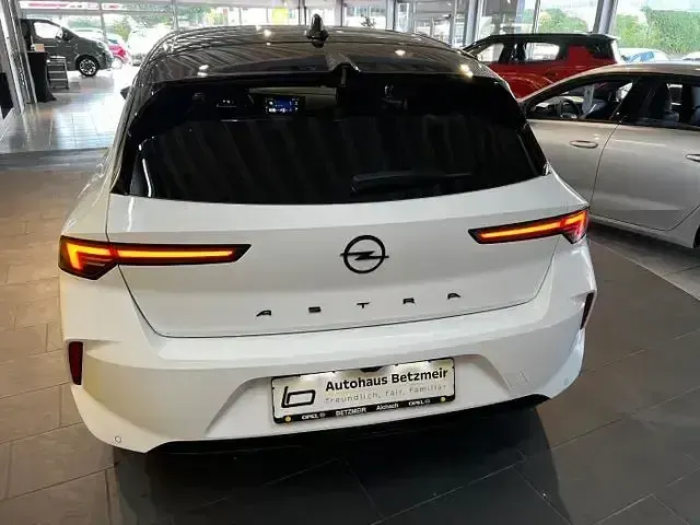 Gebraucht Opel Astra S 131 PS (96 kW) 2023 Weiß Kleinwagen