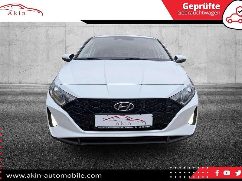 Weiß Gebraucht 2022 Hyundai i20 Kleinwagen | 13.990 € (Guter Preis) - Bild 1/4