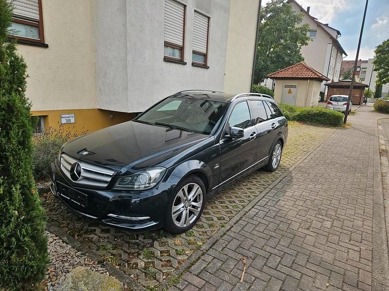 Schwarz Gebraucht 2011 Mercedes C300 Kombi | 9.900 € (Guter Preis) - Bild 1/4