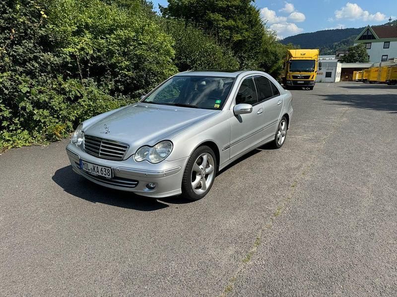 Silber Gebraucht 2005 Mercedes C320 Elegance Limousine | 3.300 € (Fairer Preis) - Bild 1/4