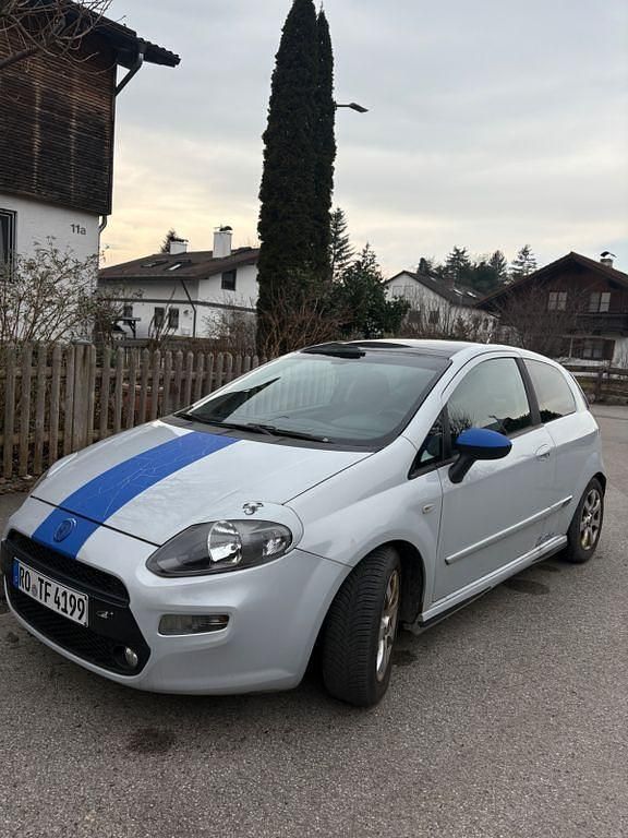 Grau Gebraucht 2012 Fiat Punto Evo Kleinwagen | 2.750 € - Bild 1/4