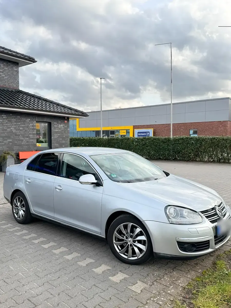 Usata VW Jetta 140 CV (102 kW) 2006 Grigio Berlina