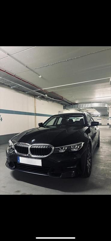Schwarz Gebraucht 2019 BMW 330 Luxury Line Limousine | 28.800 € (Fairer Preis) - Bild 1/4