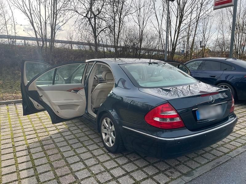 Blau Gebraucht 2005 Mercedes E280 Limousine | 3.500 € (Guter Preis) - Bild 1/4