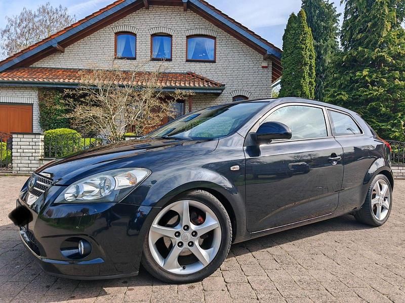 Second-hand Kia Ceed 126 CP (92 kW) 2008 Negru Hatchback