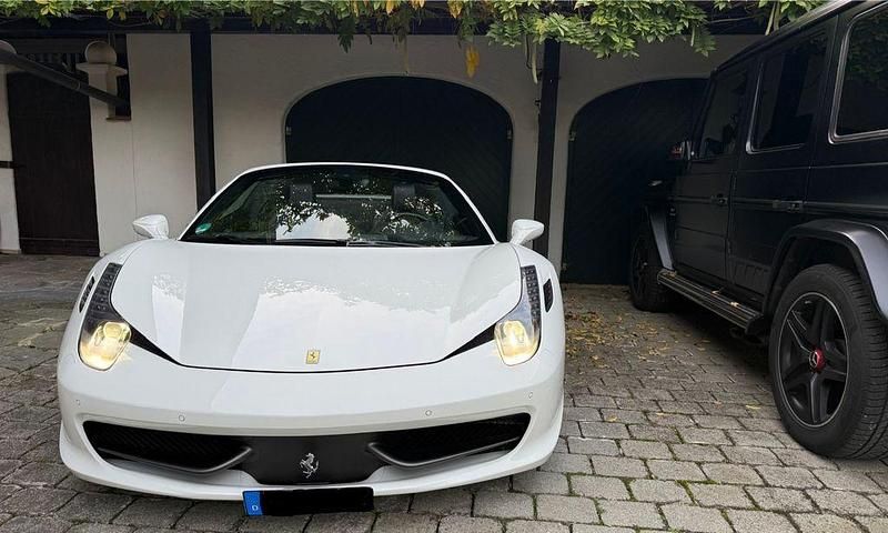 Weiß Gebraucht 2012 Ferrari 458 Cabrio | 238.500 € (Fairer Preis) - Bild 1/4