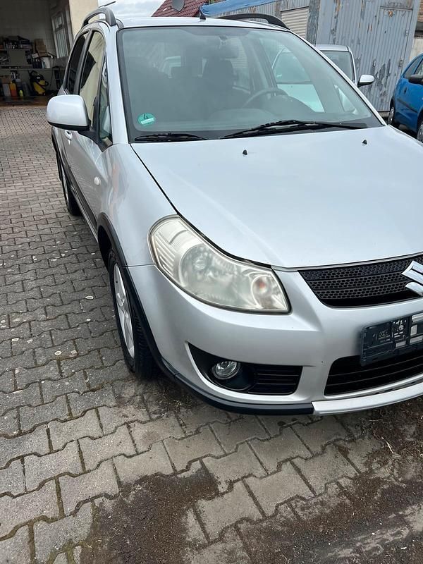 Silber Gebraucht 2007 Suzuki SX4 Limousine | 3.999 € (Fairer Preis) - Bild 1/4