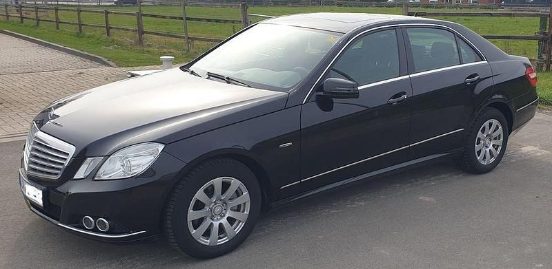 Gebraucht Mercedes E200 136 PS (100 kW) 2010 Schwarz Limousine
