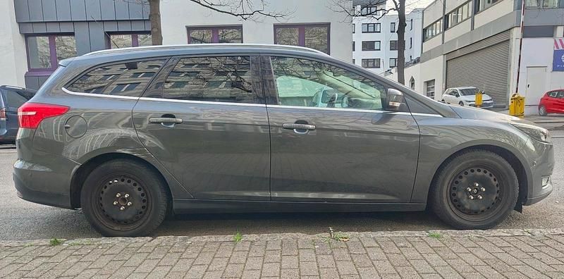 Gebraucht Ford Focus Titanium 120 PS (88 kW) 2014 Grün Kombi