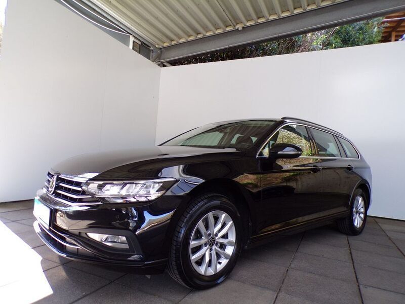 Gebraucht VW Passat S 150 PS (110 kW) 2022 Schwarz Kombi