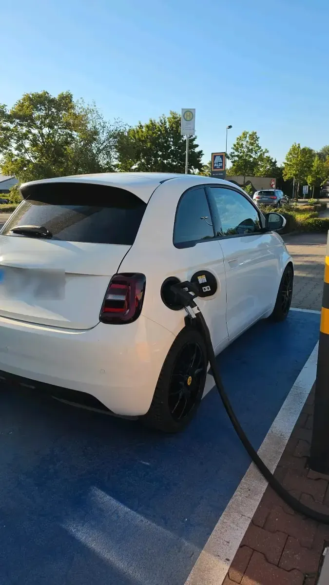 Gebraucht Fiat 500e Abarth 69 kW (95 PS) 2022 Weiß Kleinwagen
