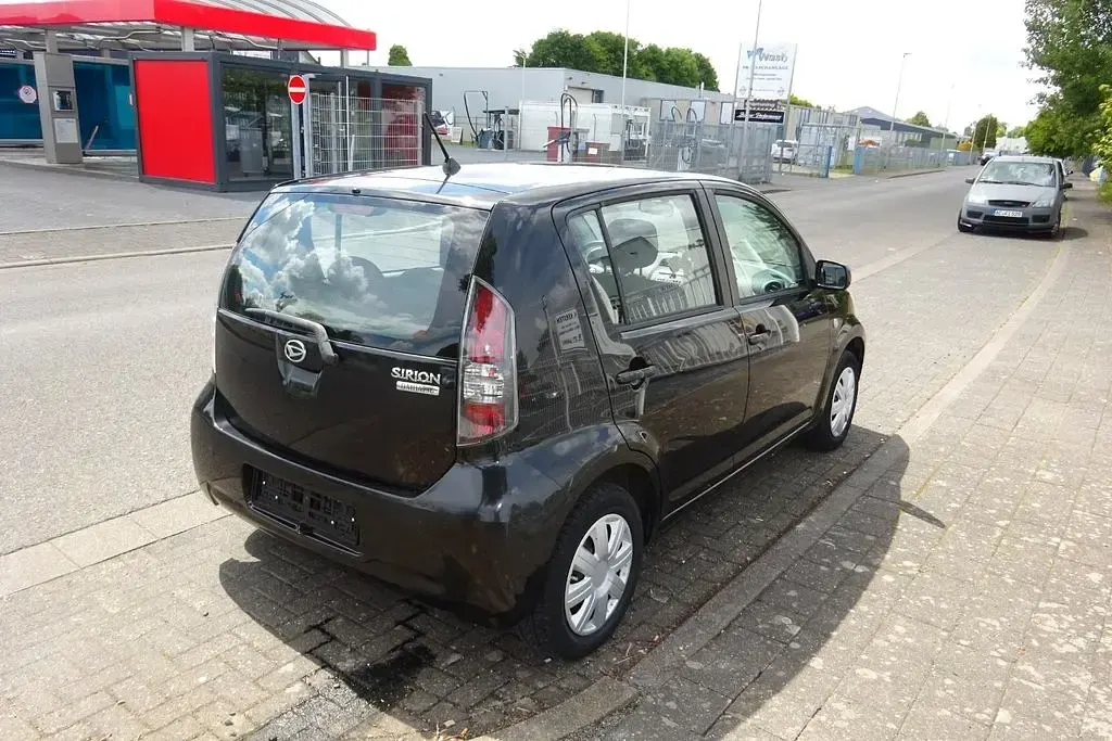 Gebraucht Daihatsu Sirion 69 PS (50 kW) 2010 Schwarz Kleinwagen