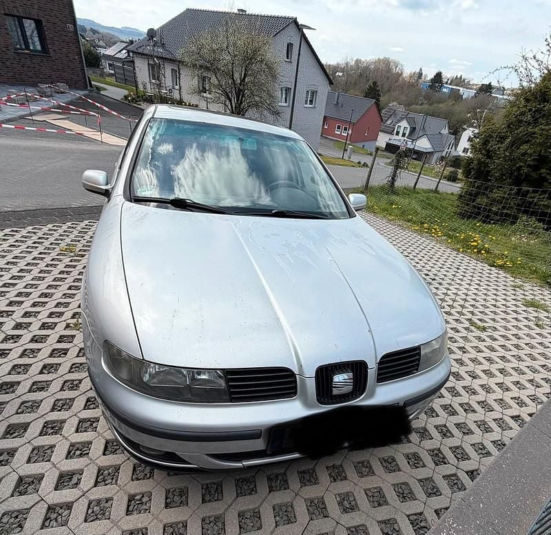 Usata Seat Leon 180 CV (132 kW) 2000 Argento Utilitaria